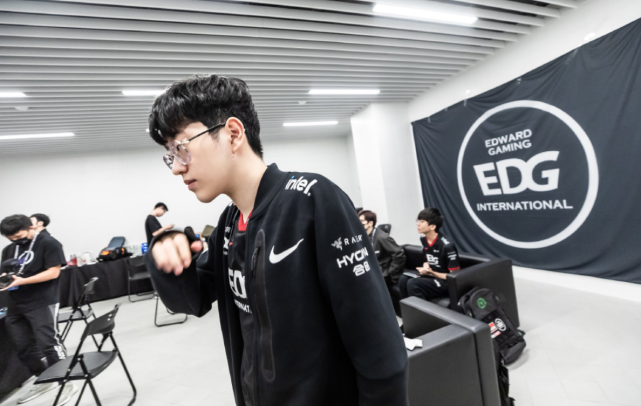 用最少触球 用最少触球